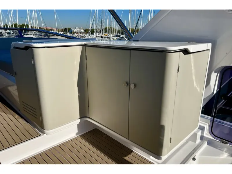 Slide: The Image of Azimut FLY 60 2024 - 13