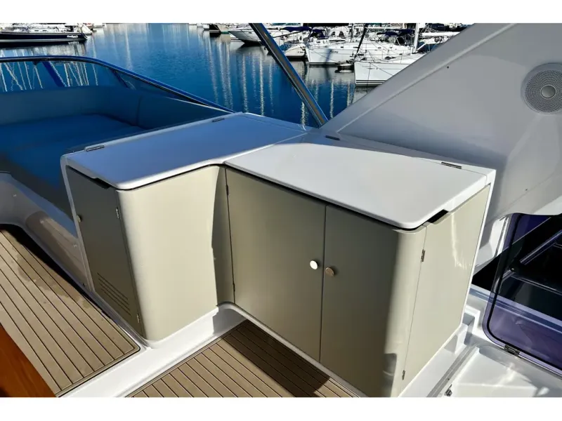 Slide: The Image of Azimut FLY 60 2024 - 15