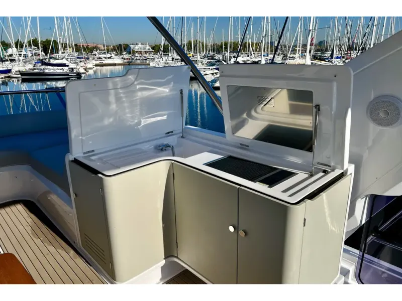 Slide: The Image of Azimut FLY 60 2024 - 16