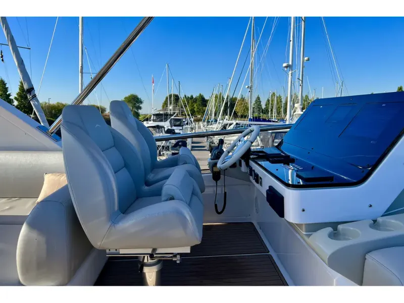 Slide: The Image of Azimut FLY 60 2024 - 17