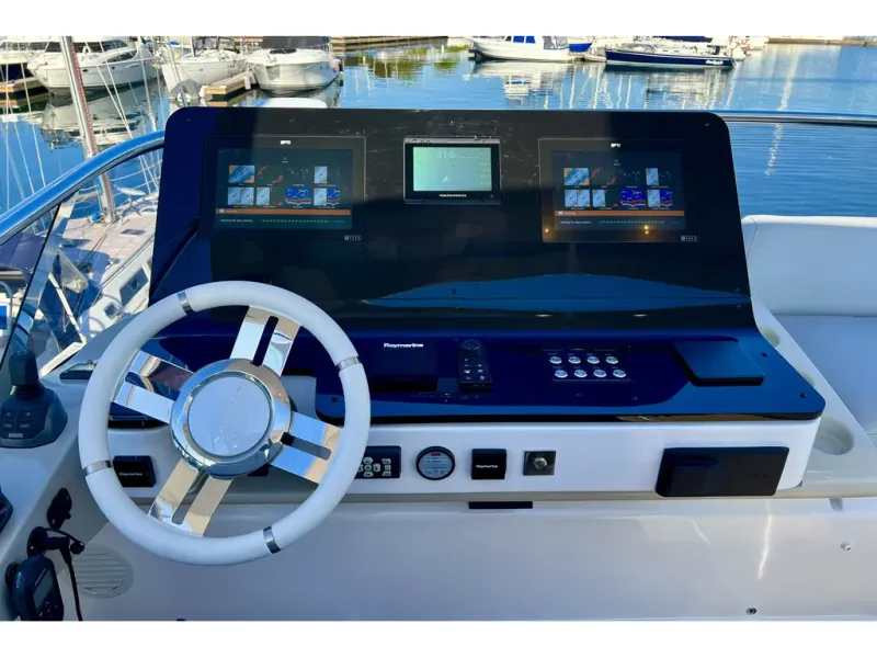 Slide: The Image of Azimut FLY 60 2024 - 19