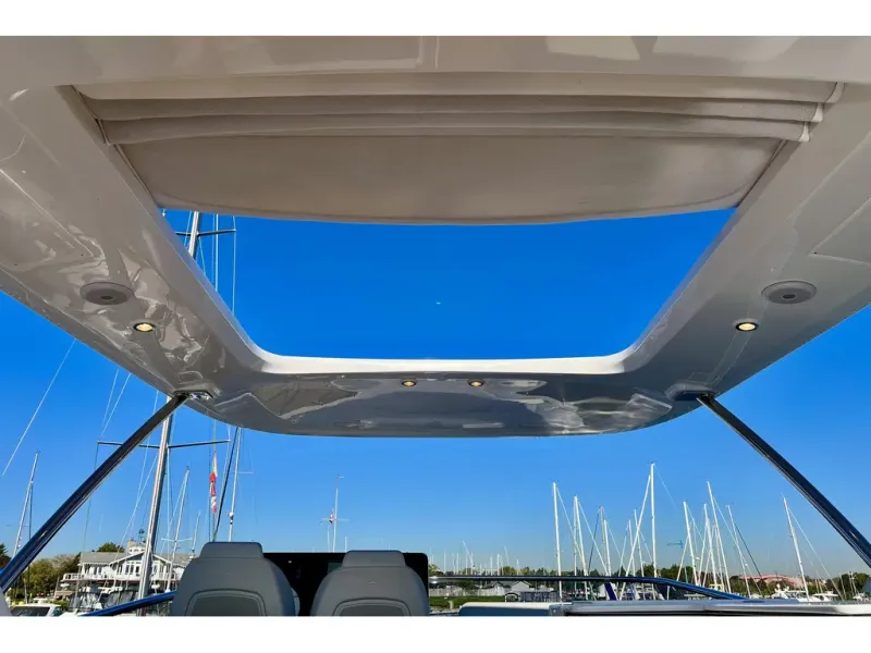 Slide: The Image of Azimut FLY 60 2024 - 21