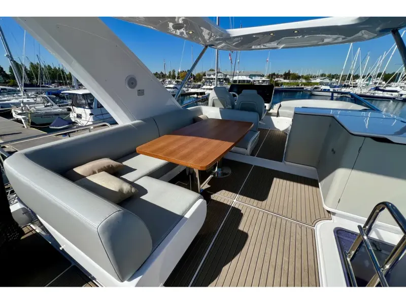 Slide: The Image of Azimut FLY 60 2024 - 23