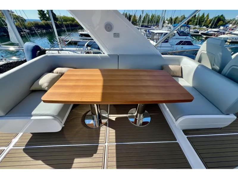 Slide: The Image of Azimut FLY 60 2024 - 24