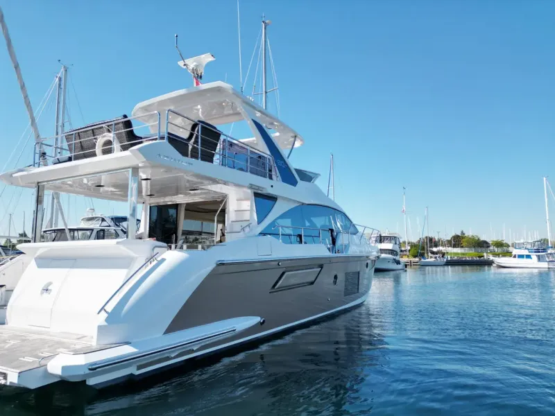 Slide: The Image of Azimut FLY 60 2024 - 3