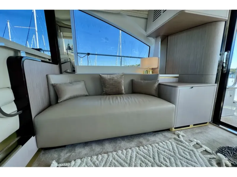 Slide: The Image of Azimut FLY 60 2024 - 34