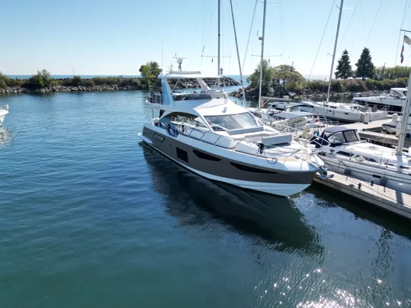 Slide: The Image of Azimut FLY 60 2024 - 5