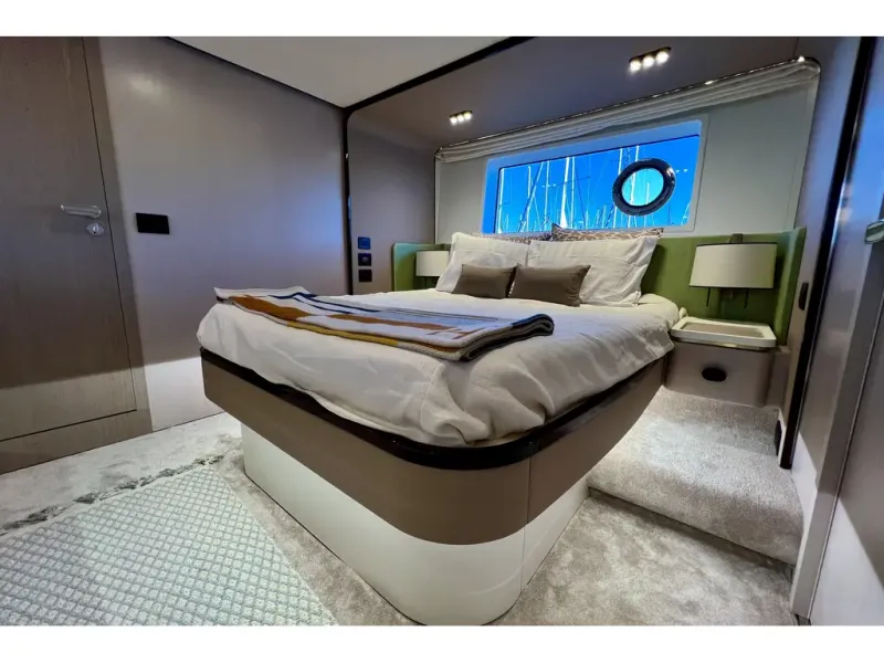 Slide: The Image of Azimut FLY 60 2024 - 52