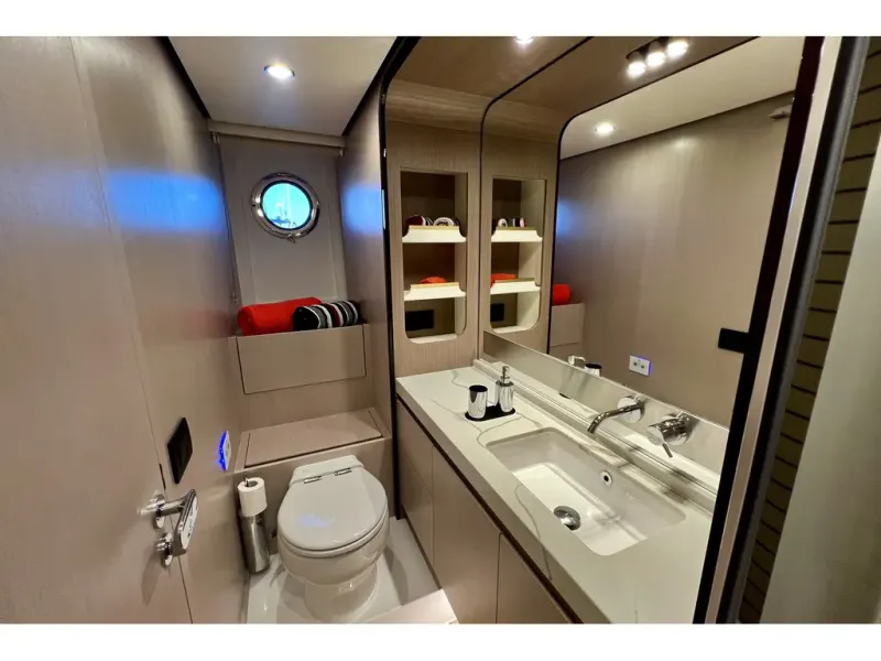 Slide: The Image of Azimut FLY 60 2024 - 57