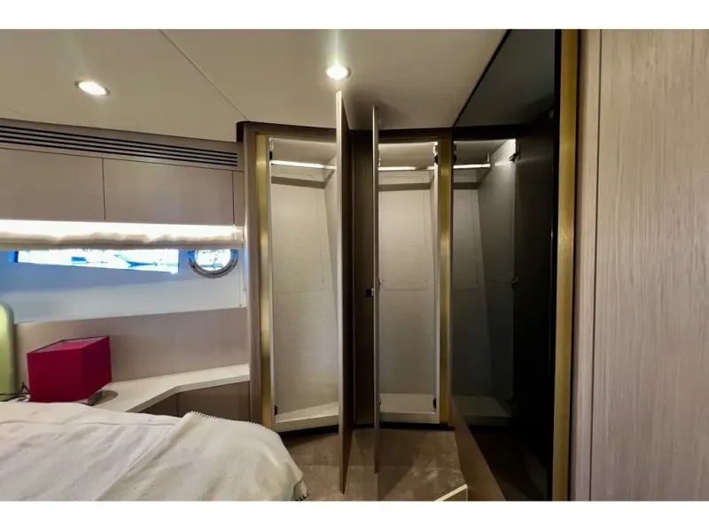 Slide: The Image of Azimut FLY 60 2024 - 62