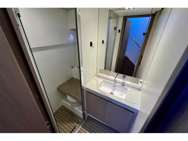 Slide: The Image of Azimut FLY 60 2024 - 63