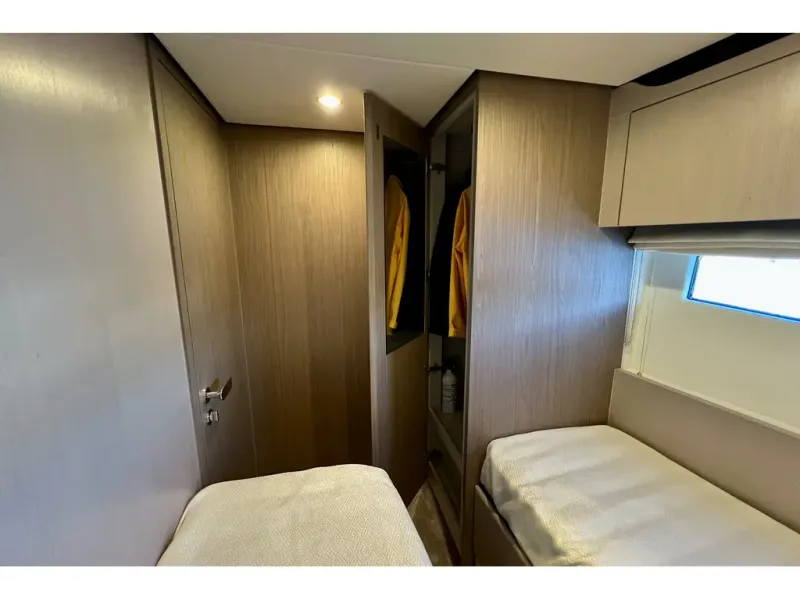 Slide: The Image of Azimut FLY 60 2024 - 67