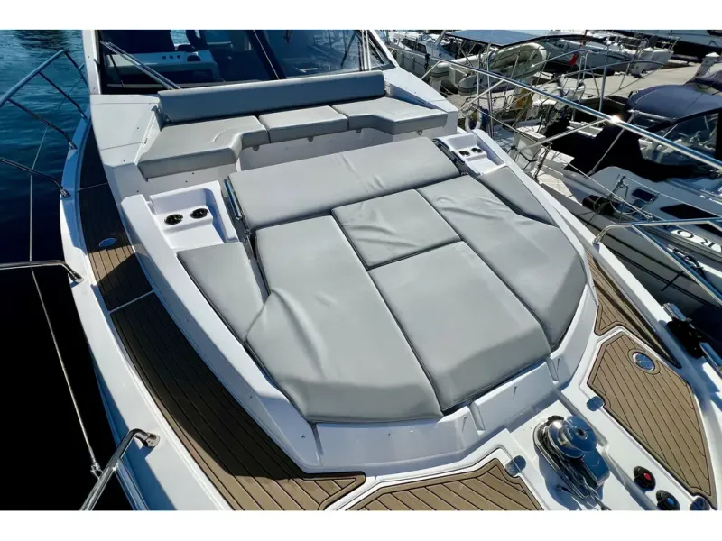 Slide: The Image of Azimut FLY 60 2024 - 69
