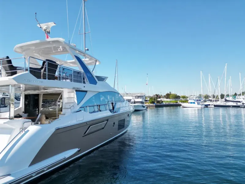 Slide: The Image of Azimut FLY 60 2024 - 7