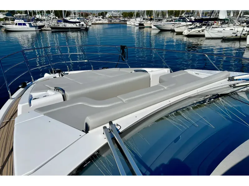 Slide: The Image of Azimut FLY 60 2024 - 70