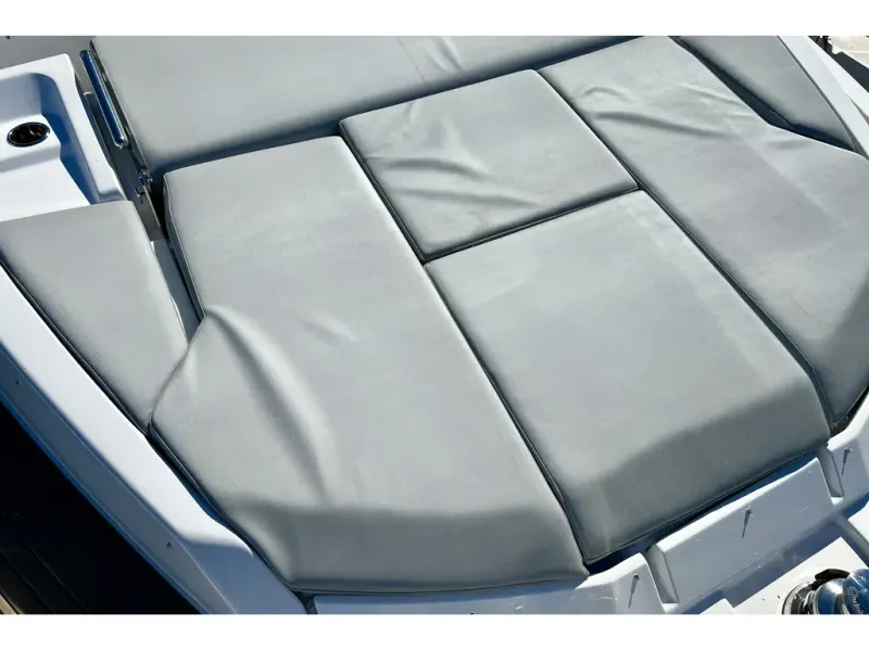 Slide: The Image of Azimut FLY 60 2024 - 71