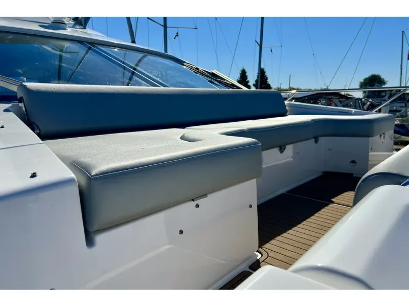 Slide: The Image of Azimut FLY 60 2024 - 73