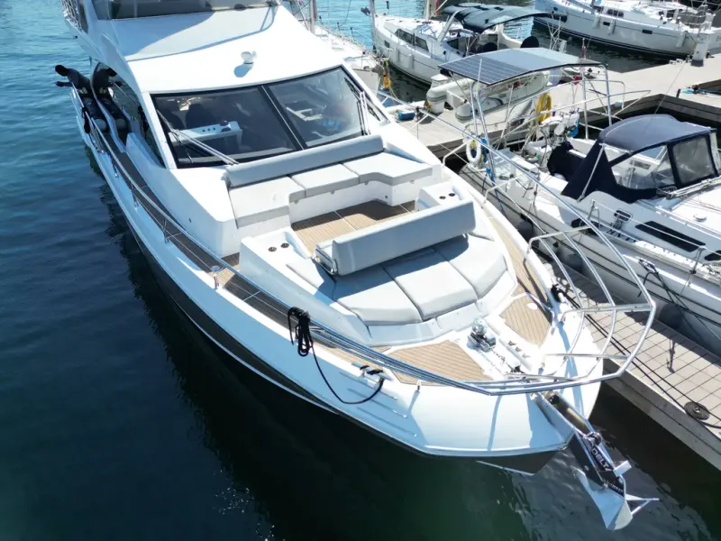 Slide: The Image of Azimut FLY 60 2024 - 8