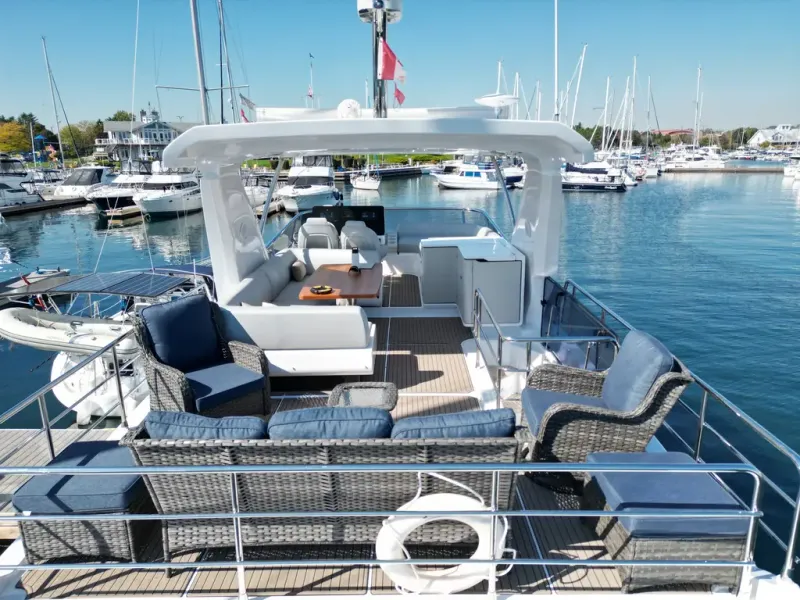 Slide: The Image of Azimut FLY 60 2024 - 9