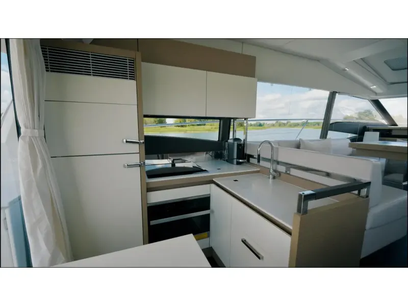 Slide: The Image of Prestige Yachts 520S 2018 - 16