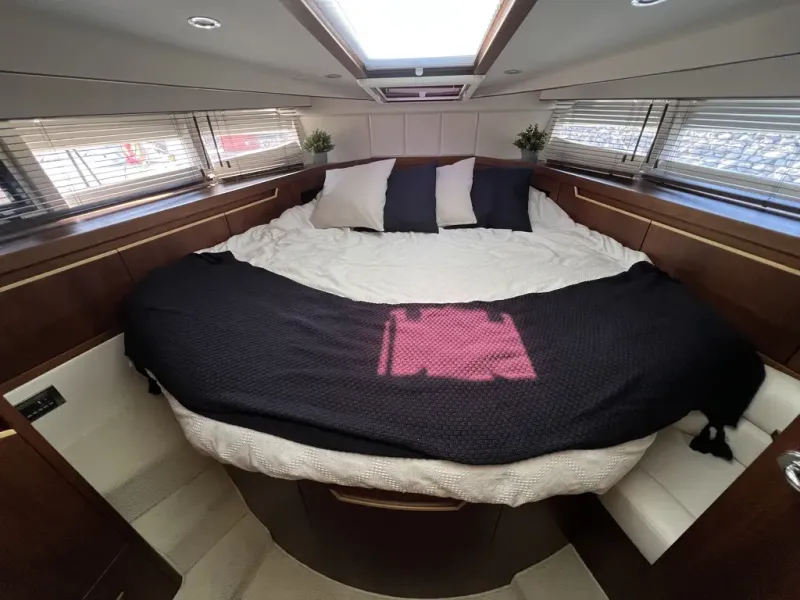 Slide: The Image of Galeon 405 HTS 2016 - 19