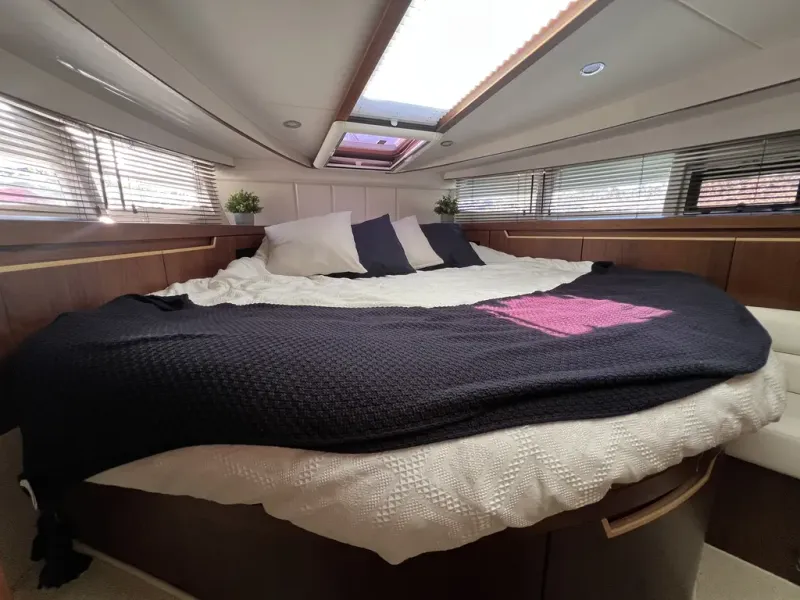 Slide: The Image of Galeon 405 HTS 2016 - 20