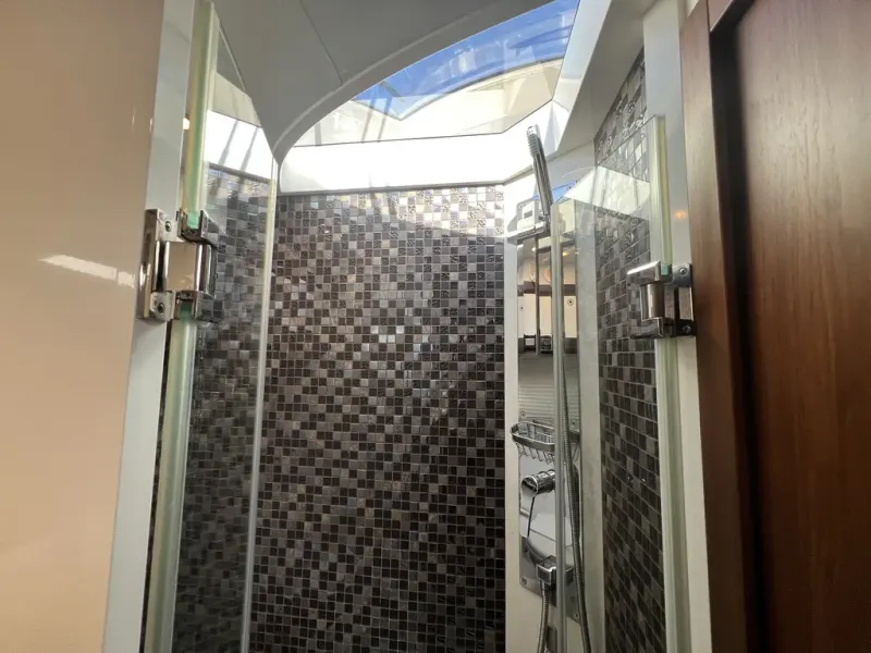 Slide: The Image of Galeon 405 HTS 2016 - 23