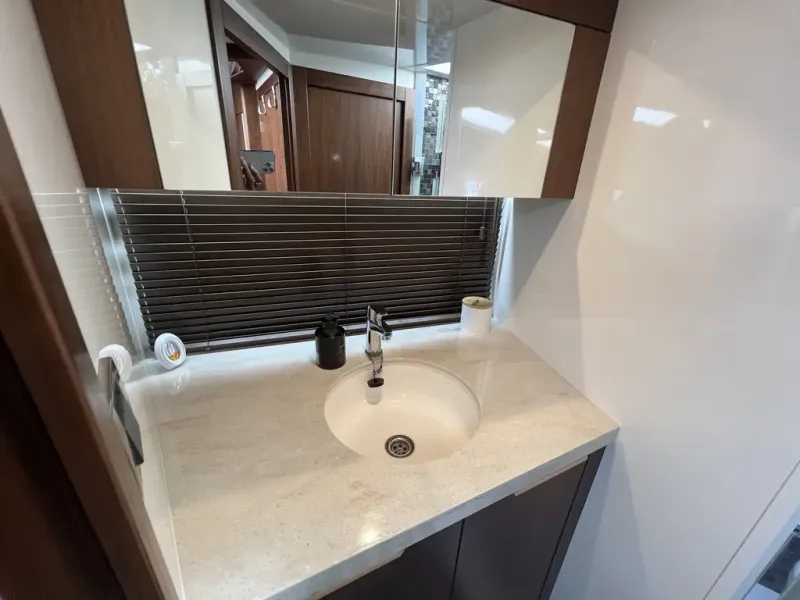 Slide: The Image of Galeon 405 HTS 2016 - 24