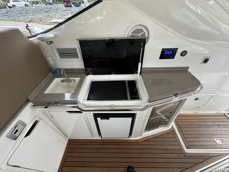 Slide: The Image of Galeon 405 HTS 2016 - 9