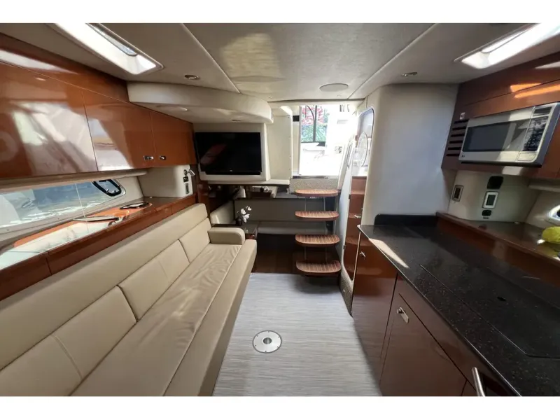 Slide: The Image of Sea Ray 370 SUNDANCER 2012 - 23