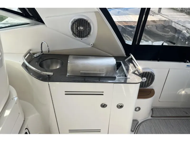 Slide: The Image of Sea Ray 370 SUNDANCER 2012 - 9