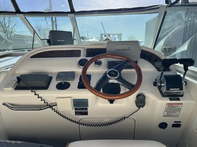 Slide: The Image of Sea Ray SUNDANCER 310 1999 - 16