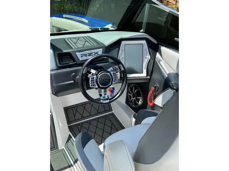 Slide: The Image of Tige Boats RZX3 2017 - 10