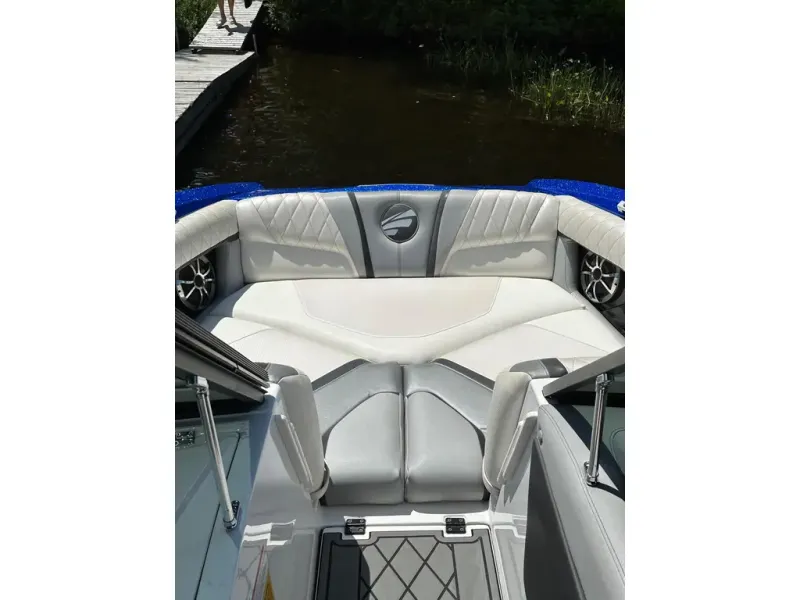 Slide: The Image of Tige Boats RZX3 2017 - 11