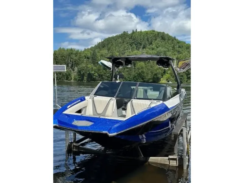 Slide: The Image of Tige Boats RZX3 2017 - 3