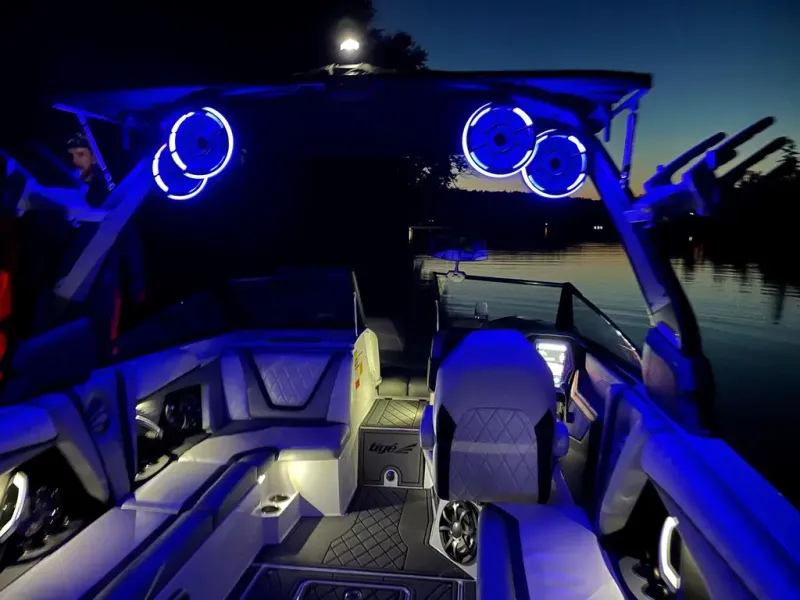 Slide: The Image of Tige Boats RZX3 2017 - 5