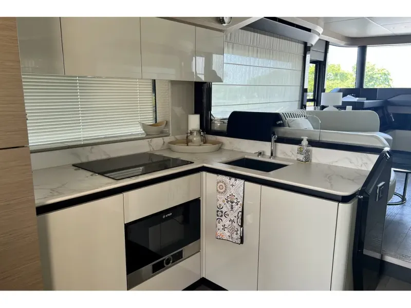 Slide: The Image of Absolute NAVETTA 58 2024 - 25