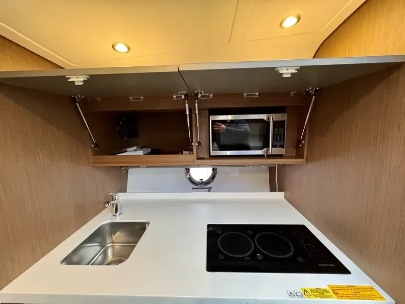 Slide: The Image of BENETEAU GT40 2021 - 32