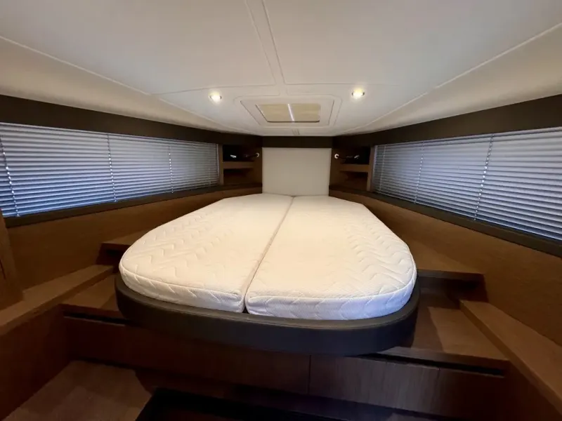 Slide: The Image of BENETEAU GT40 2021 - 35