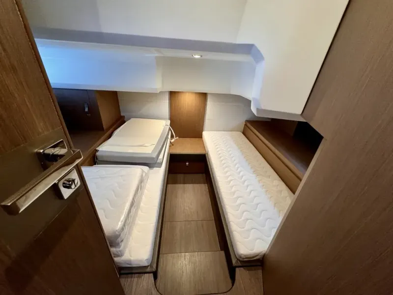 Slide: The Image of BENETEAU GT40 2021 - 43