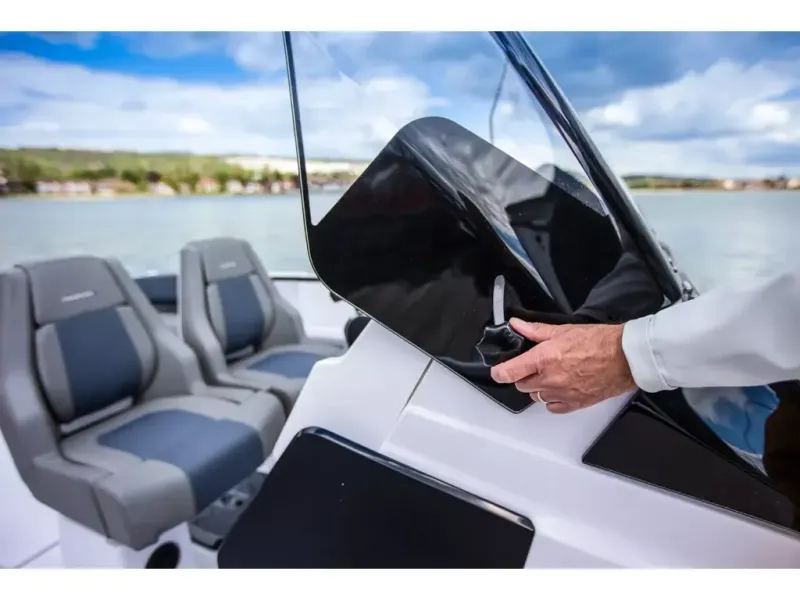 Slide: The Image of Axopar 22 SPYDER 2026 - 13