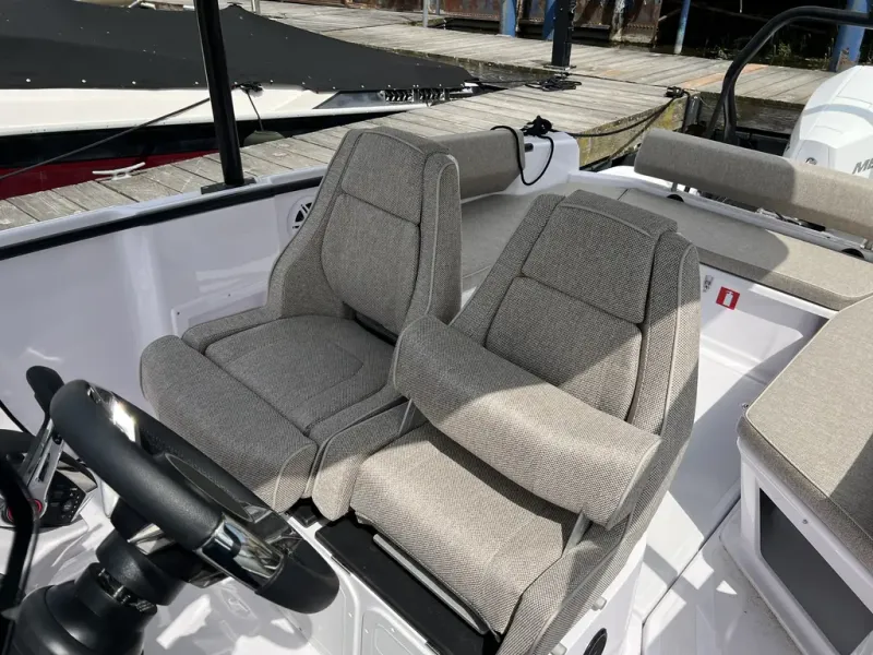 Slide: The Image of Axopar 22 T-TOP 2024 - 10