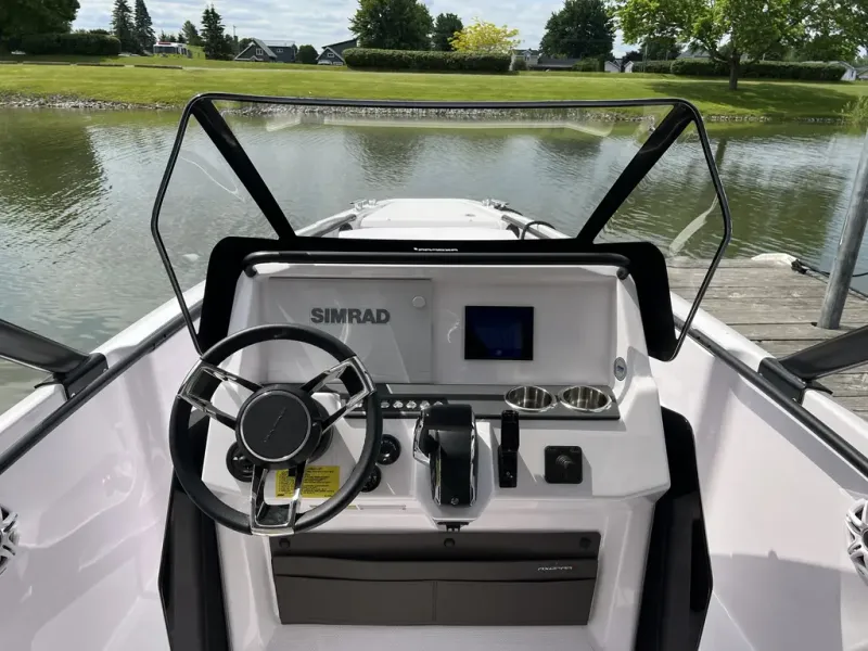 Slide: The Image of Axopar 22 T-TOP 2024 - 13