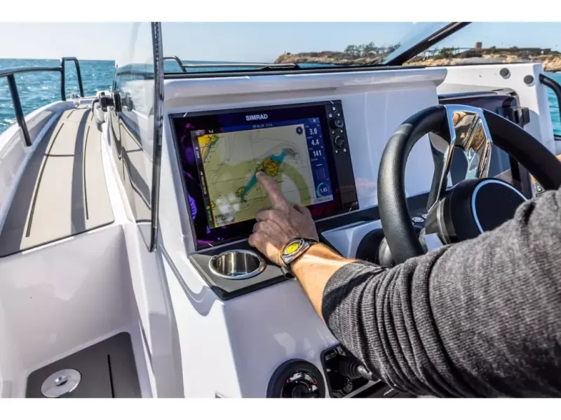 Slide: The Image of Axopar 25 CROSS BOW 2026 - 6