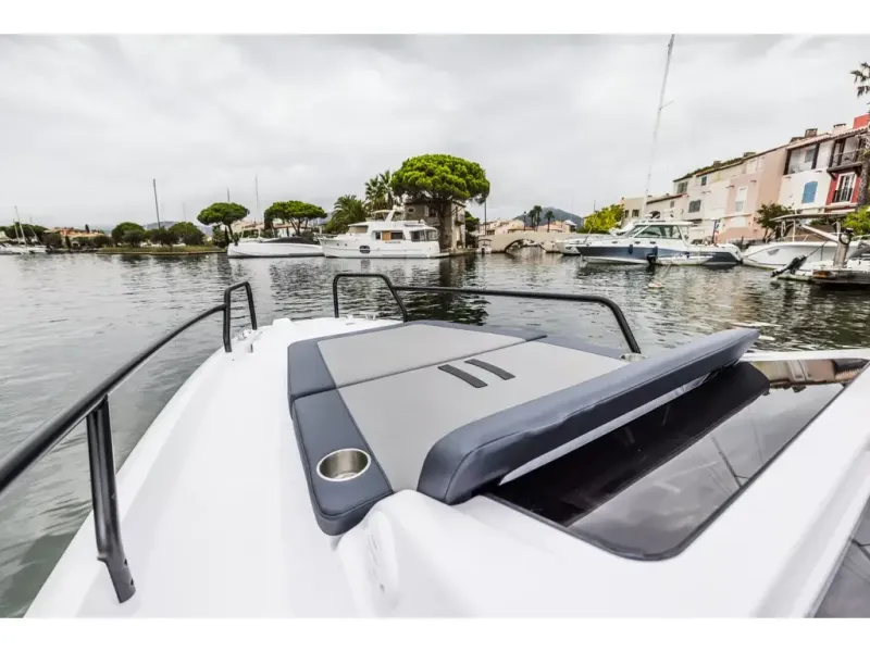 Slide: The Image of Axopar 25 CROSS TOP 2026 - 10