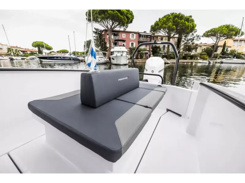 Slide: The Image of Axopar 25 CROSS TOP 2026 - 2