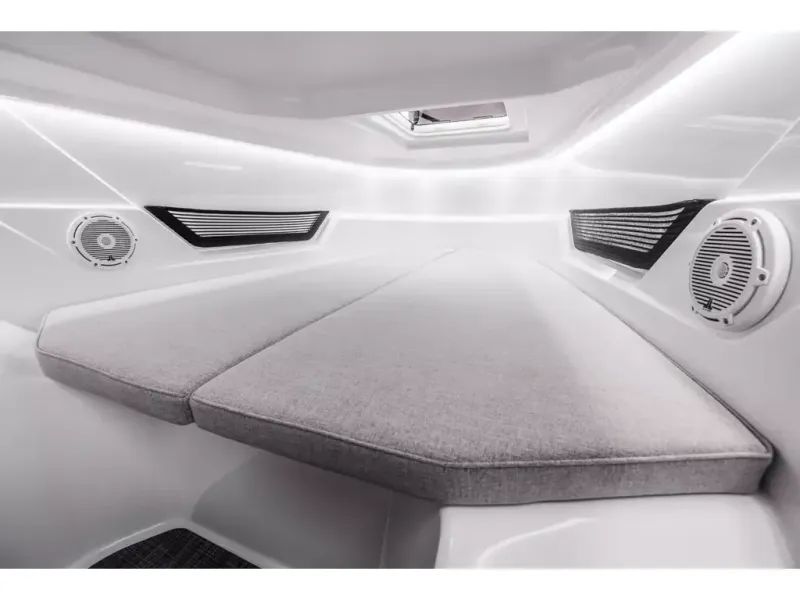 Slide: The Image of Axopar 25 CROSS TOP 2026 - 4