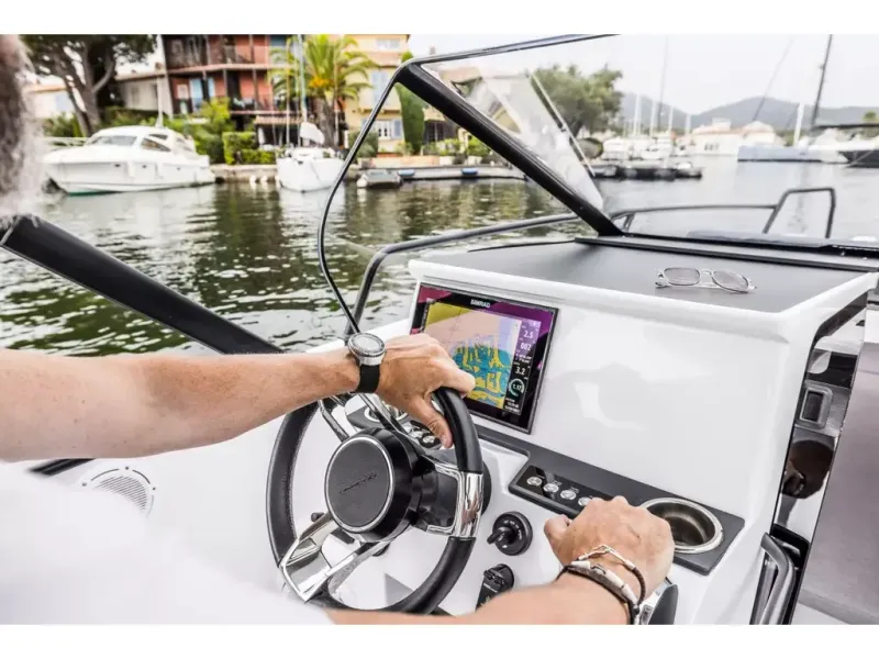 Slide: The Image of Axopar 25 CROSS TOP 2026 - 6