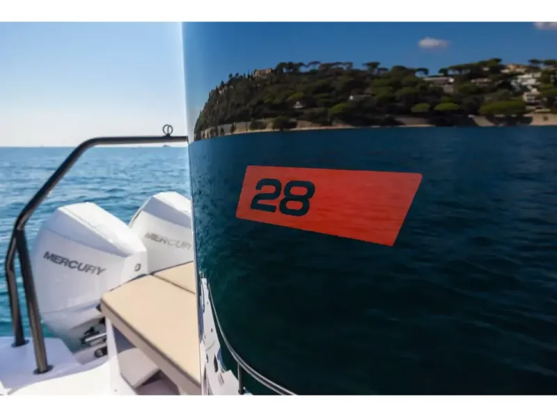 Slide: The Image of Axopar 28 CABIN 2026 - 15