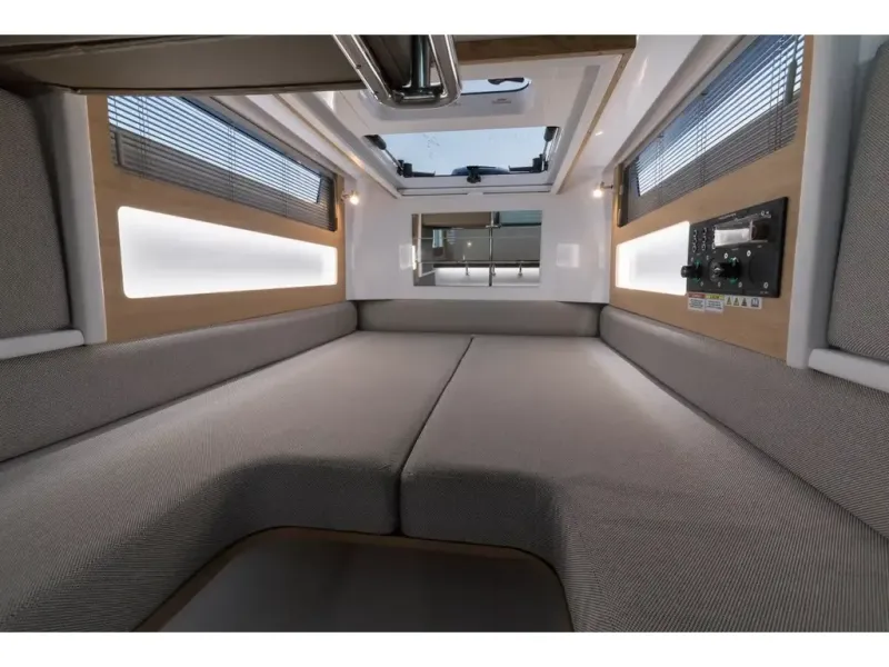 Slide: The Image of Axopar 28 CABIN 2026 - 19